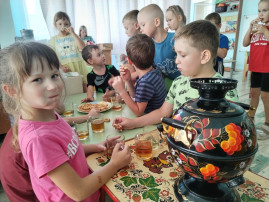День самовара в группах Пчелки, Почемучки, Фиксики День самовара в группах Пчелки, Почемучки, Фиксики.