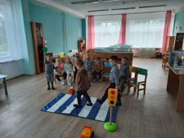 Занятие по ПДД «Транспорт и его виды в группе «Солнышко» Занятие по ПДД «Транспорт и его виды в группе «Солнышко».